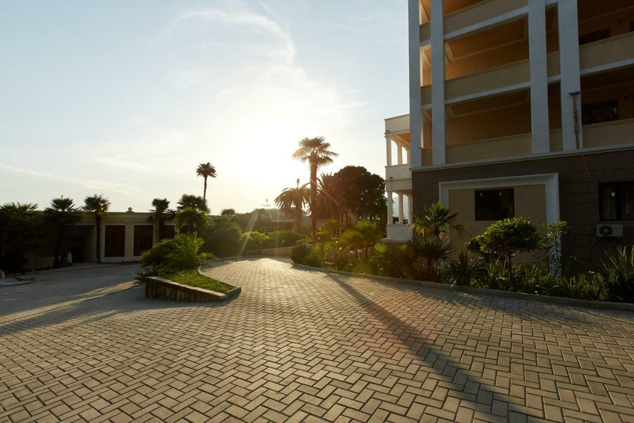 Old Gagra Hotel Exterior foto